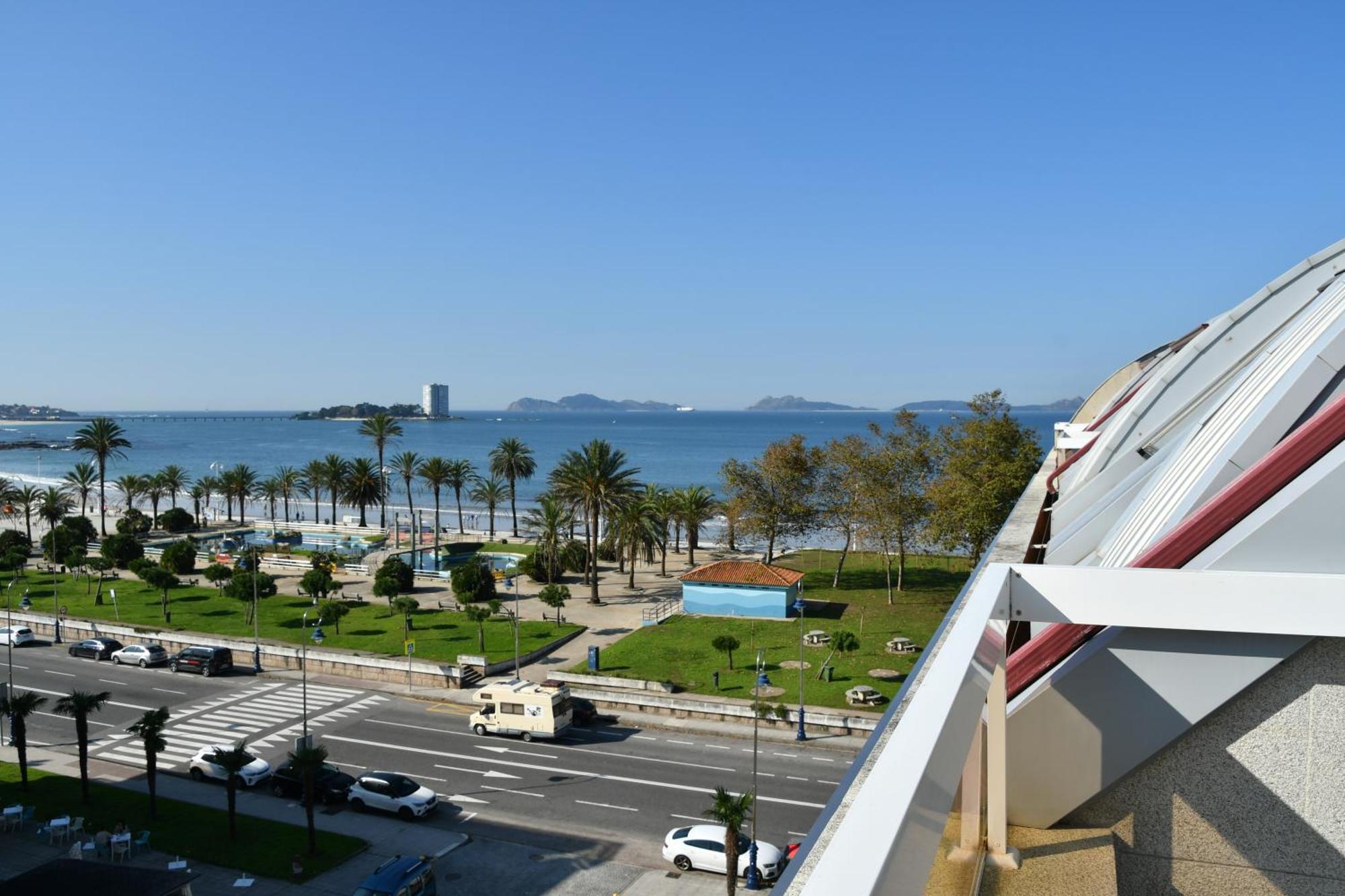 Primera Linea De Playa Samil Costa Con Garaje Incluido Vigo Kültér fotó