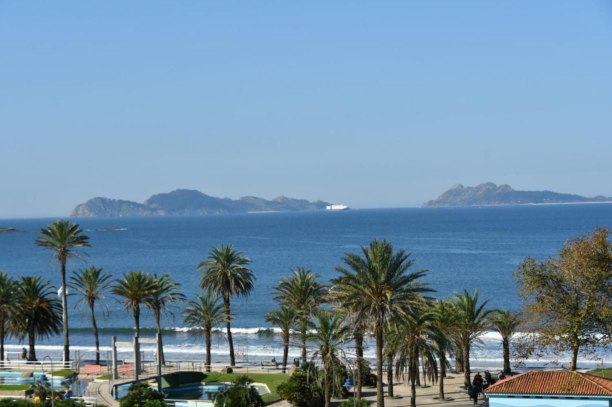 Primera Linea De Playa Samil Costa Con Garaje Incluido Vigo Kültér fotó