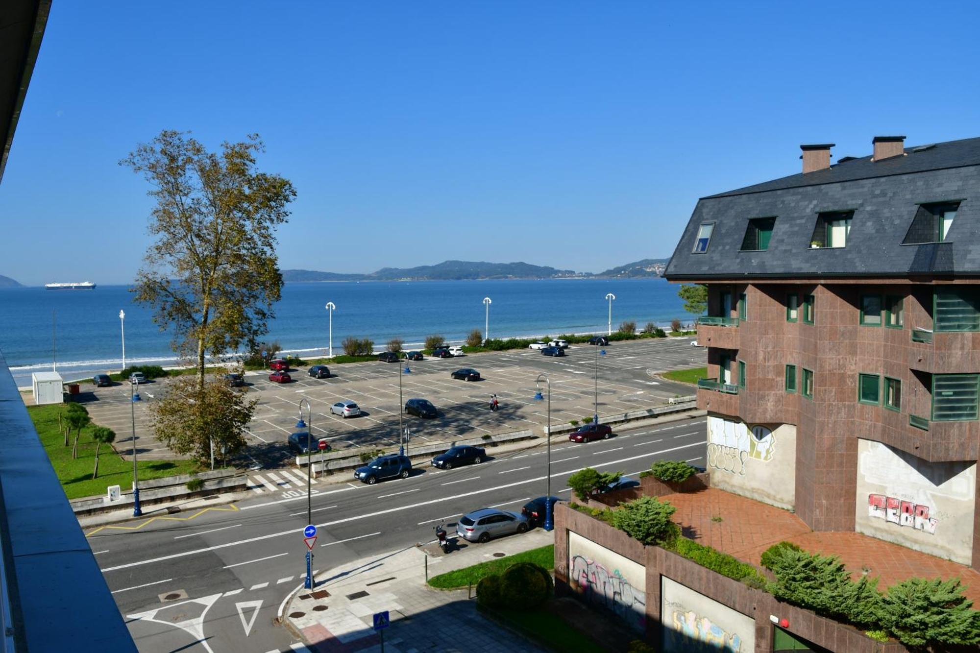 Primera Linea De Playa Samil Costa Con Garaje Incluido Vigo Kültér fotó