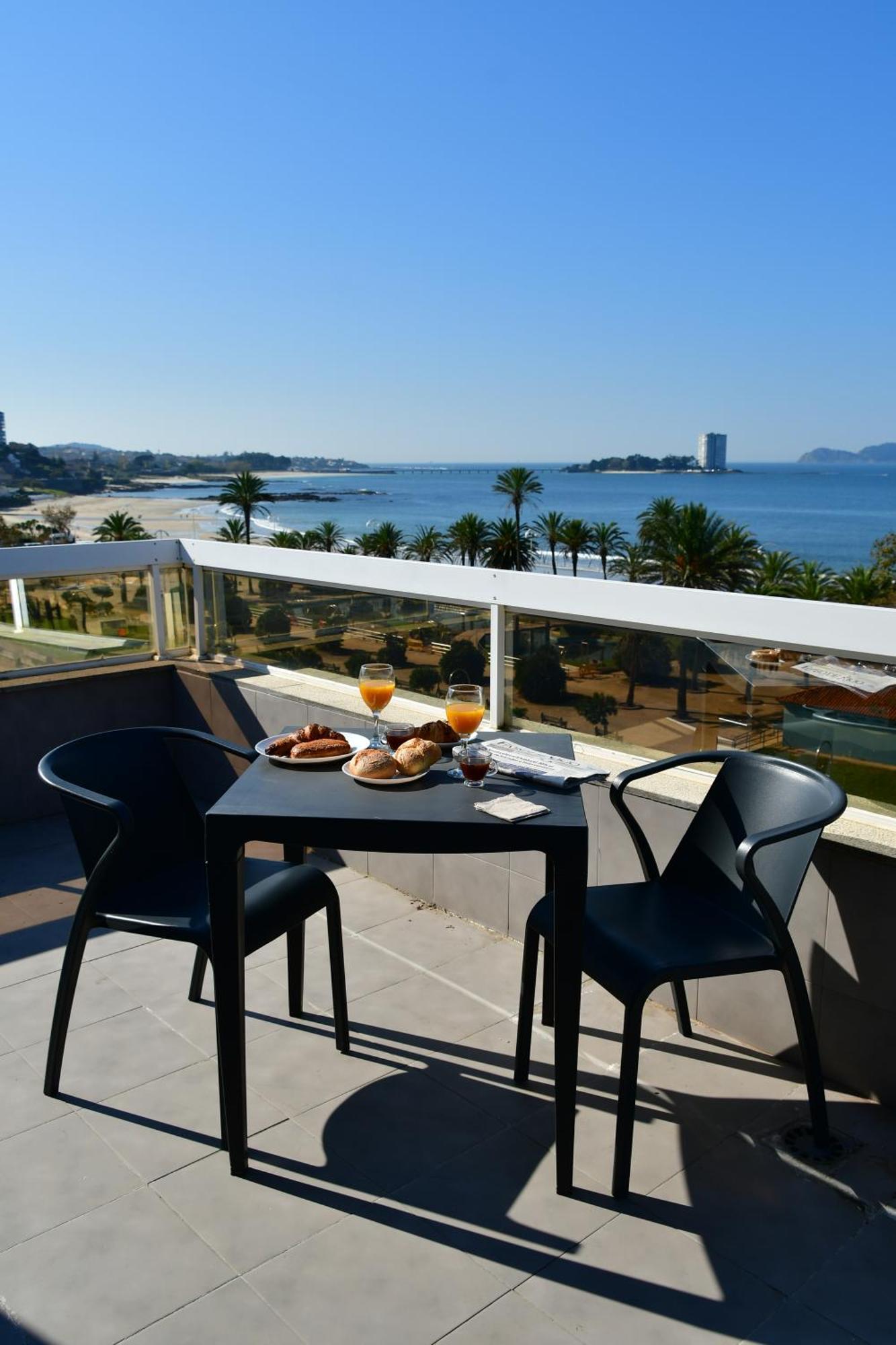 Primera Linea De Playa Samil Costa Con Garaje Incluido Vigo Kültér fotó